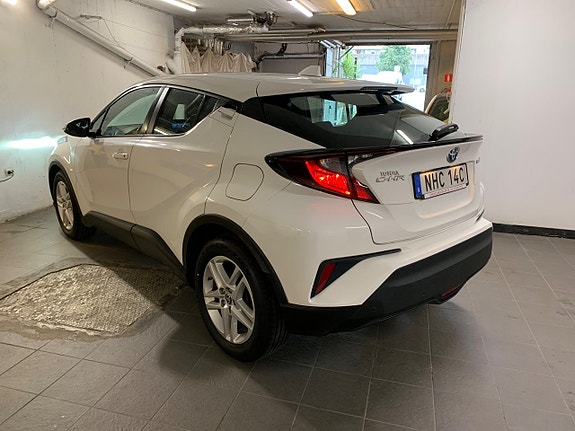Toyota C-HR 4 of 24
