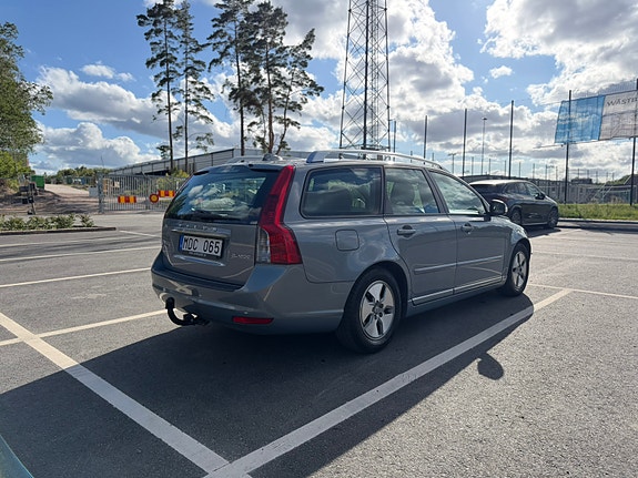 Volvo V50 3 of 7