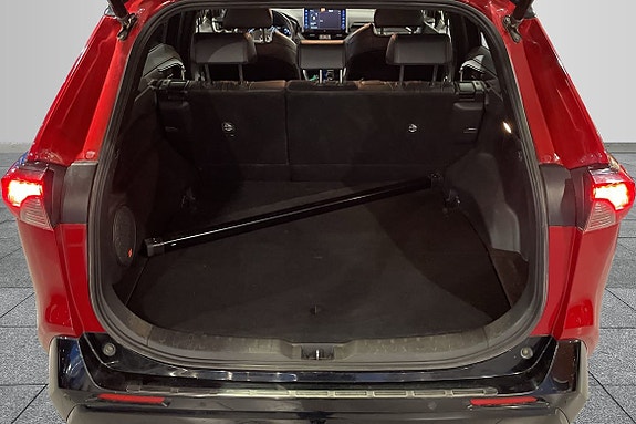Toyota RAV4 9 of 18