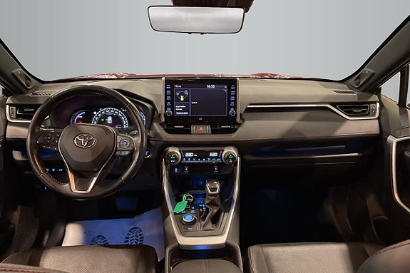 Toyota RAV4 12 of 18