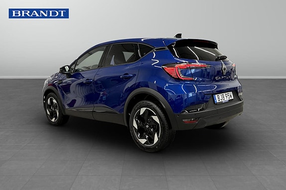 Renault Captur 2 of 9