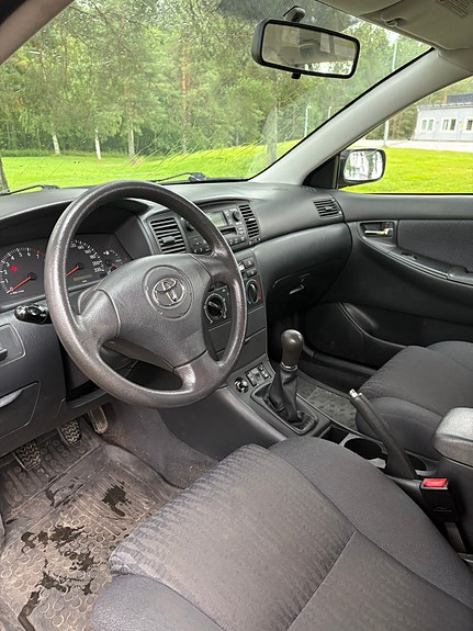 Toyota Corolla 4 of 7