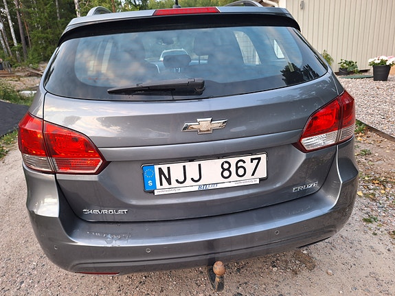 Chevrolet Cruze 3 of 6