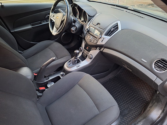 Chevrolet Cruze 6 of 6