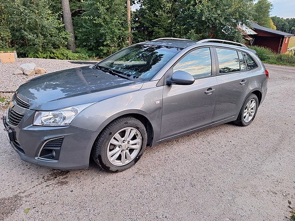 Chevrolet Cruze 2 of 6