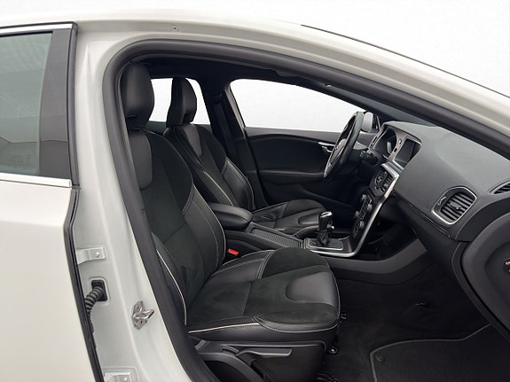 Volvo V40 10 of 29