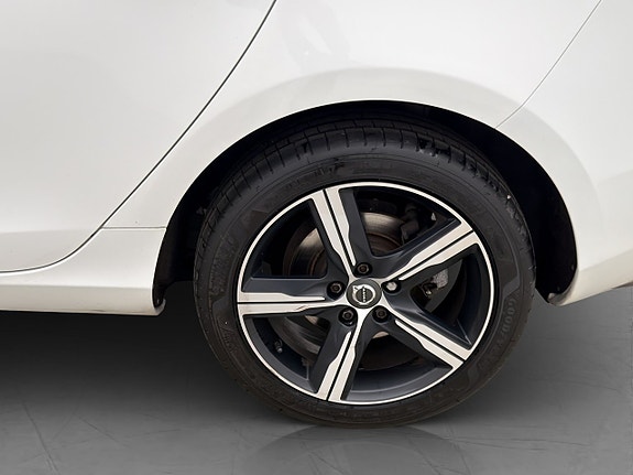 Volvo V40 27 of 29