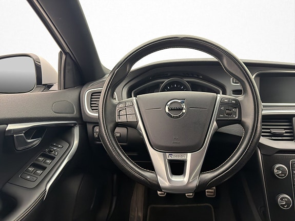 Volvo V40 14 of 29