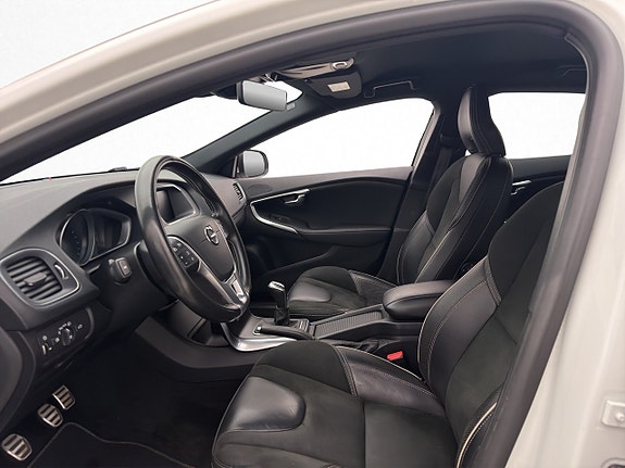 Volvo V40 16 of 29