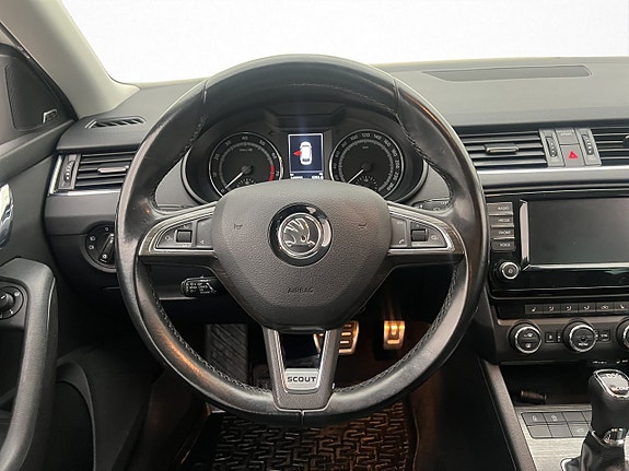 Skoda Octavia Scout 13 of 30