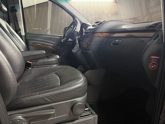 Mercedes-Benz Viano 14 of 25