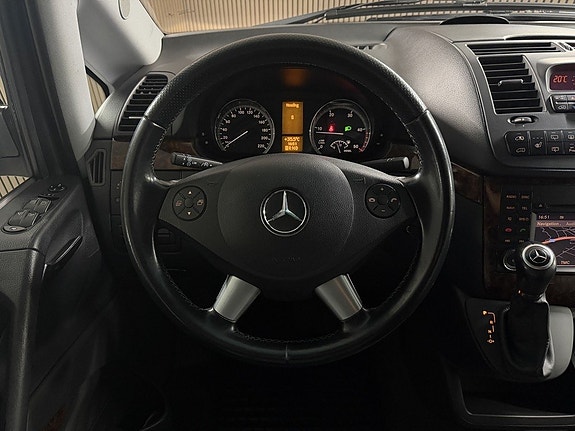 Mercedes-Benz Viano 13 of 25