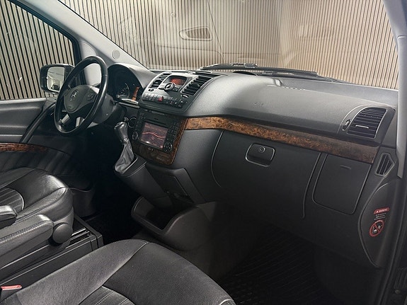 Mercedes-Benz Viano 15 of 25