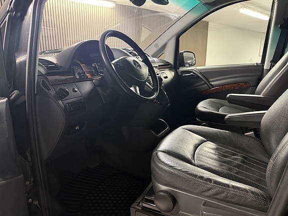 Mercedes-Benz Viano 10 of 25