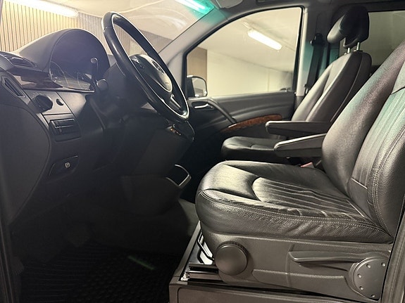 Mercedes-Benz Viano 9 of 25