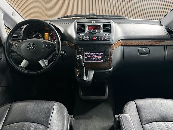 Mercedes-Benz Viano 12 of 25