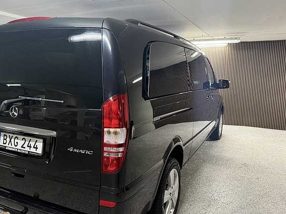 Mercedes-Benz Viano 8 of 25