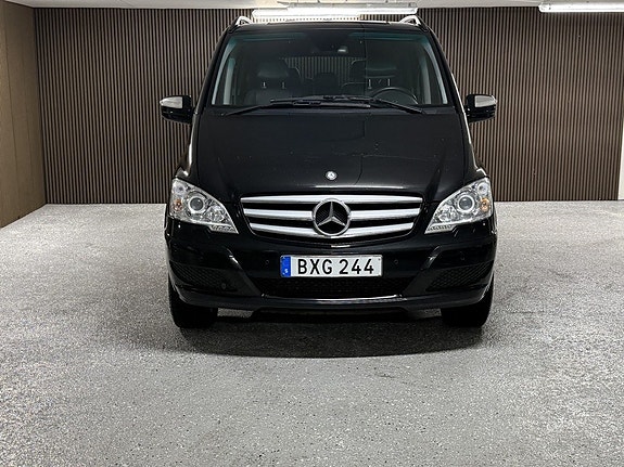 Mercedes-Benz Viano 2 of 25