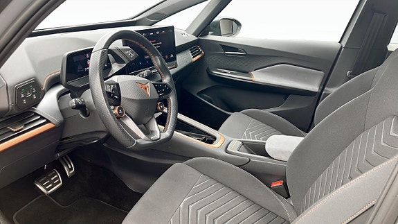 Cupra Born 7 of 12