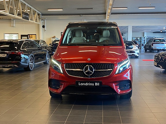 Mercedes-Benz V300 2 of 24