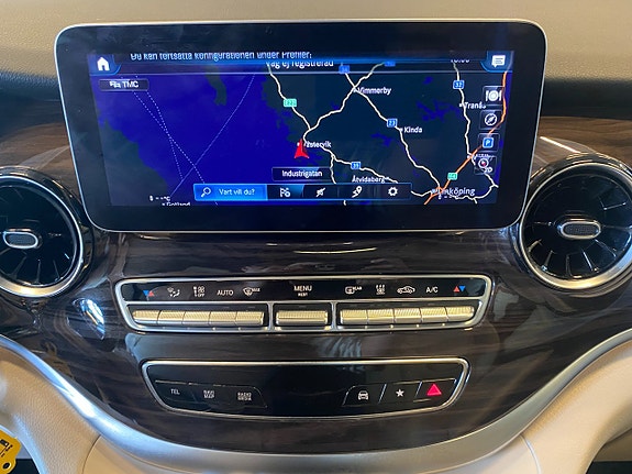 Mercedes-Benz V300 16 of 24