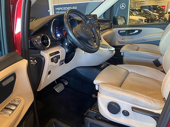 Mercedes-Benz V300 11 of 24