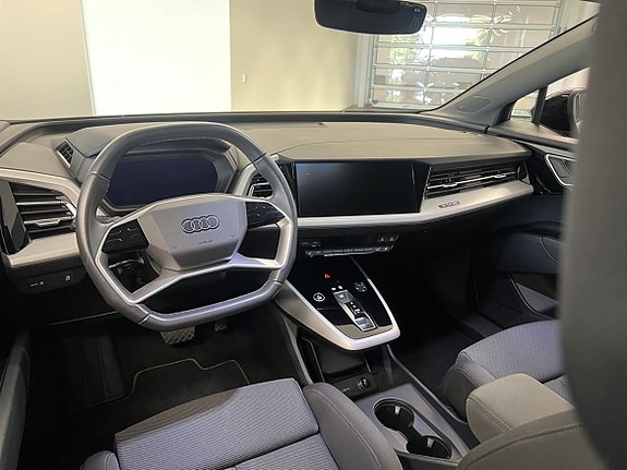 Audi Q4 e-tron 6 of 9