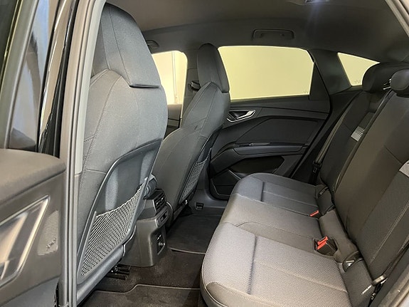 Audi Q4 e-tron 5 of 9