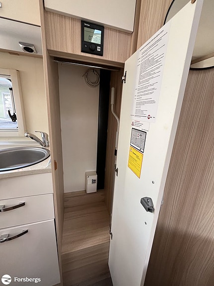 Bürstner T 569 "Smidig liten husbil under 6m" 17 of 21