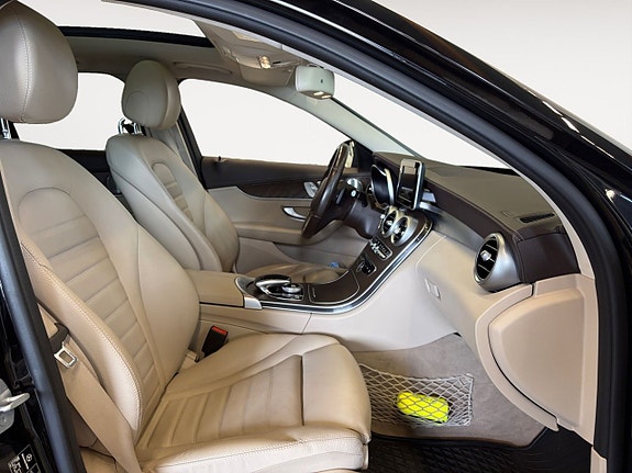 Mercedes-Benz C200 15 of 22
