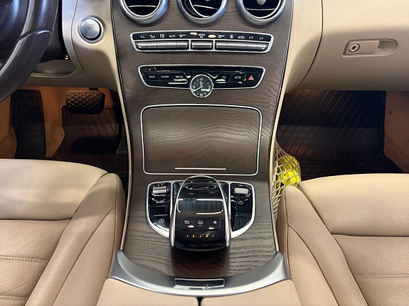 Mercedes-Benz C200 11 of 22