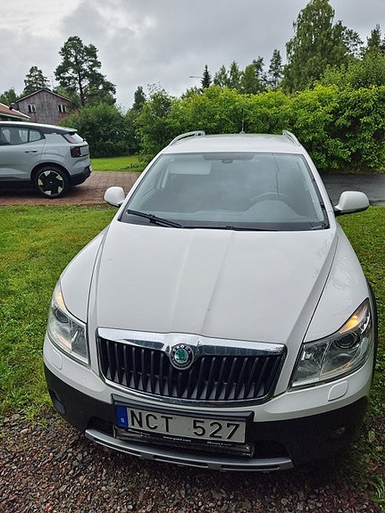 Skoda Octavia Scout 2 of 2