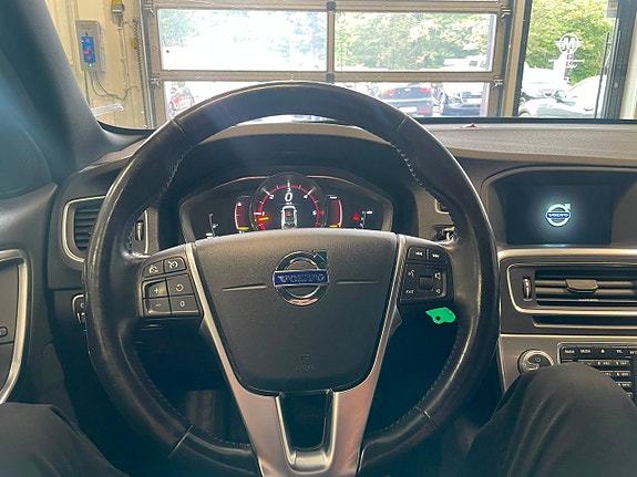 Volvo V60 Cross Country 17 of 25