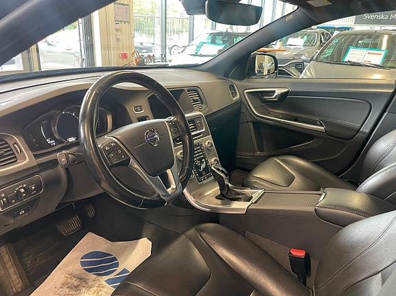 Volvo V60 Cross Country 15 of 25