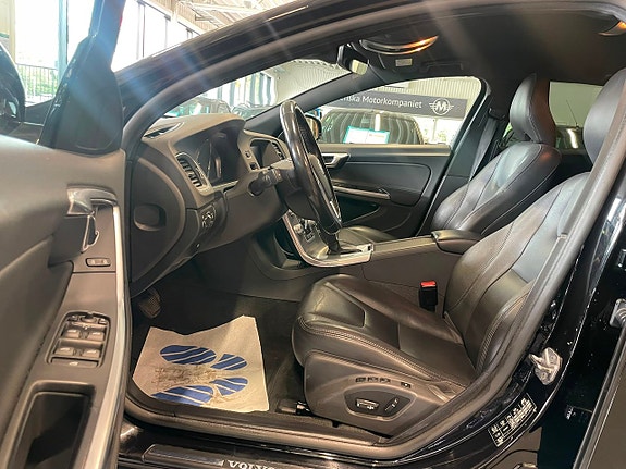Volvo V60 Cross Country 11 of 25