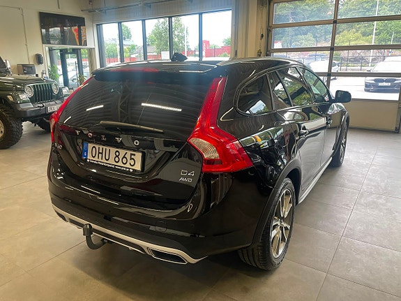 Volvo V60 Cross Country 9 of 25