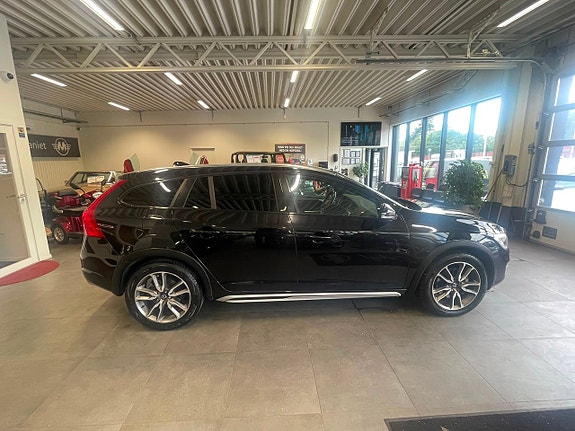Volvo V60 Cross Country 10 of 25