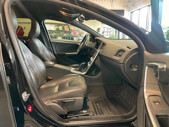 Volvo V60 Cross Country 13 of 25