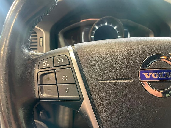 Volvo V60 Cross Country 18 of 25