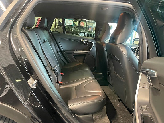 Volvo V60 Cross Country 14 of 25