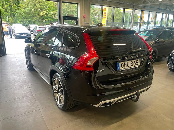 Volvo V60 Cross Country 5 of 25