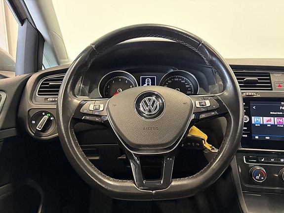 Volkswagen Golf VII 11 of 20