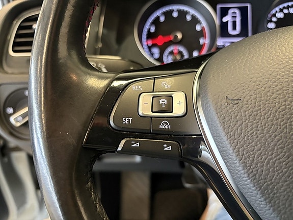 Volkswagen Golf VII 12 of 20