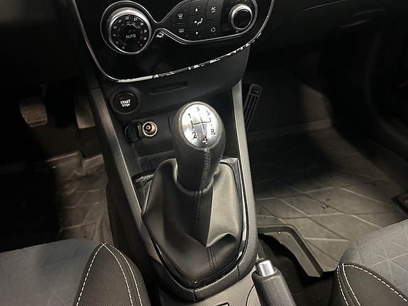 Renault Clio 14 of 17