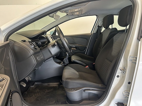 Renault Clio 8 of 17