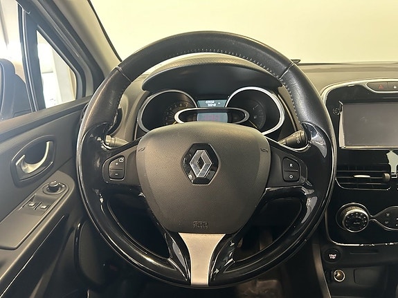 Renault Clio 11 of 17