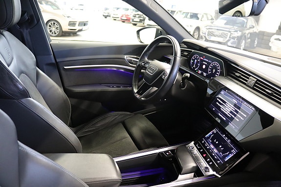 Audi e-tron 9 of 18