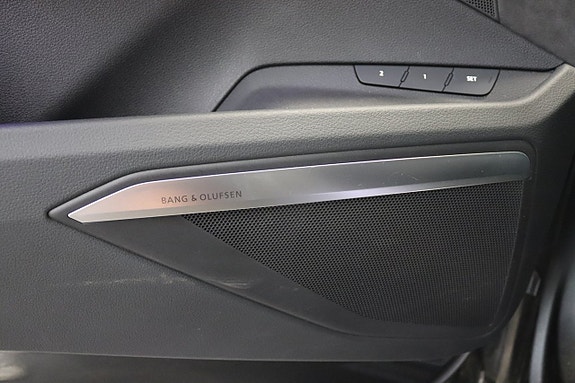 Audi e-tron 14 of 18