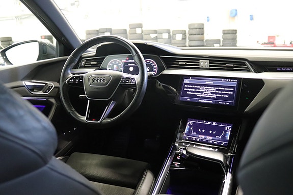 Audi e-tron 11 of 18