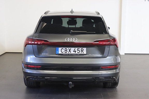 Audi e-tron 4 of 18